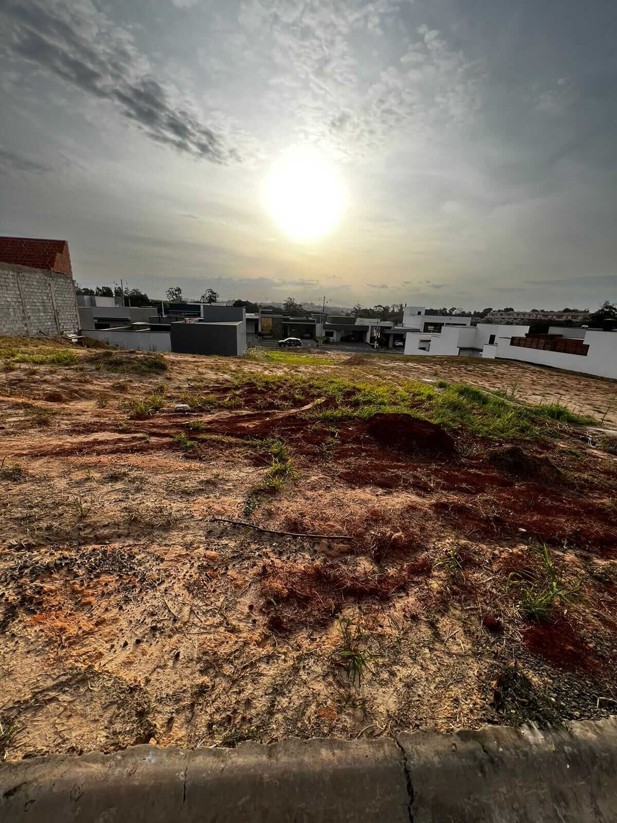 TERRENO Á VENDA NO CONDOMÍNIO LAGUNA NO VALOR DE R$380.000,00